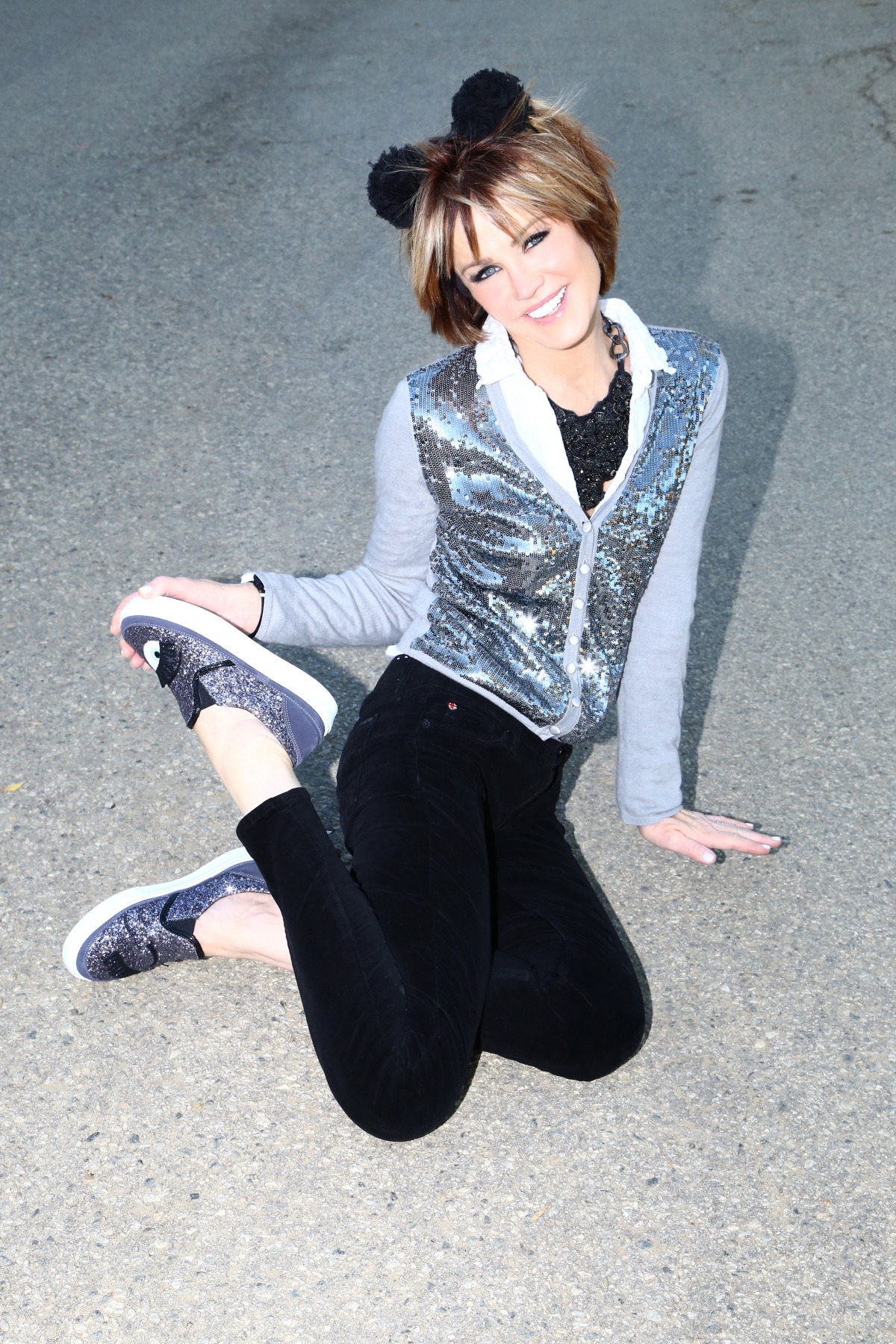 Laura-Dunn-Chiara-ferragni-Wink-Slip-On-Shoes-Fabulous365-Ana-Ochoa-Photography-Beverly-Hills-Velvet-Jeans-Sequin-Sweater