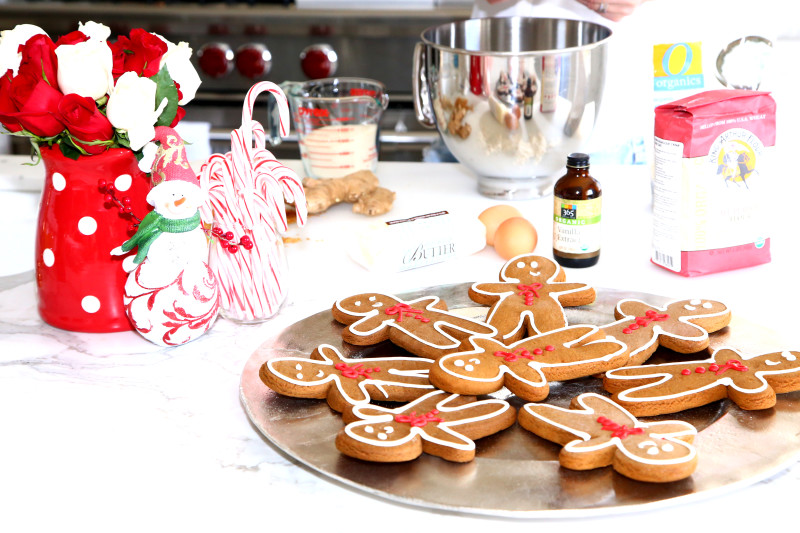Laura Dunn makes organic gingerbread man Christmas cookies 2015