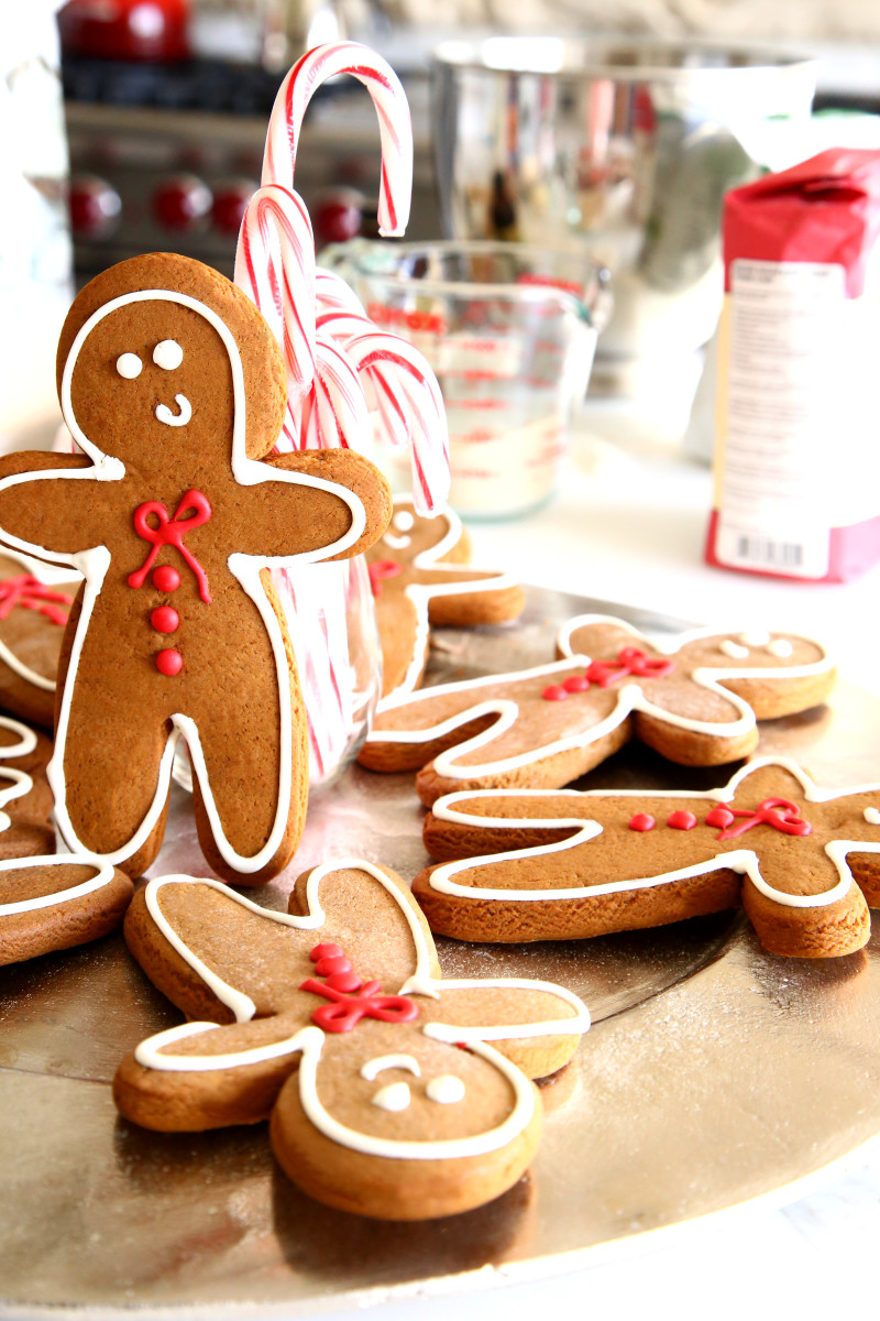Laura Dunn makes organic gingerbread man Christmas cookies 2015