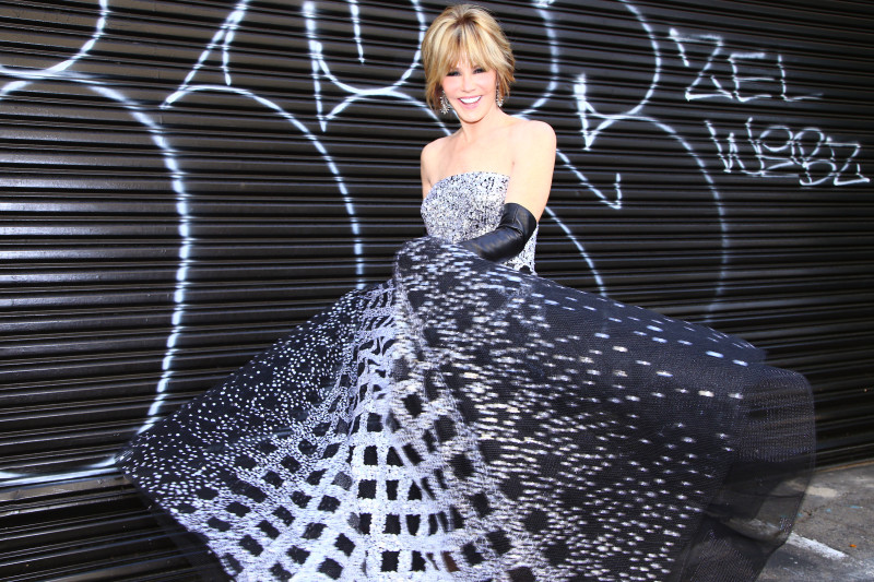 Laura Dunn Art of Elysium Oscar de la Renta dress silver heels fashion charity event Beverly Hills fashion blogger 